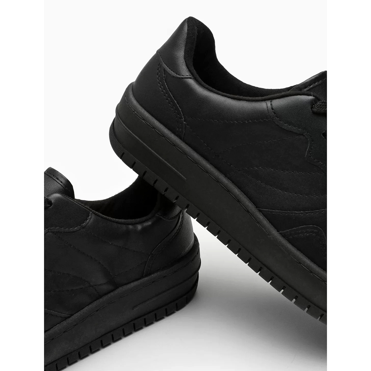 Tênis vizzano recortes best sale preto
