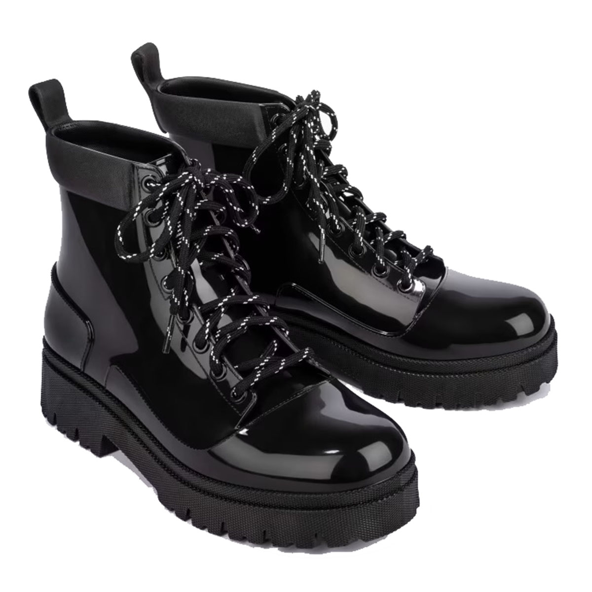 Bota zaxy close deals preta