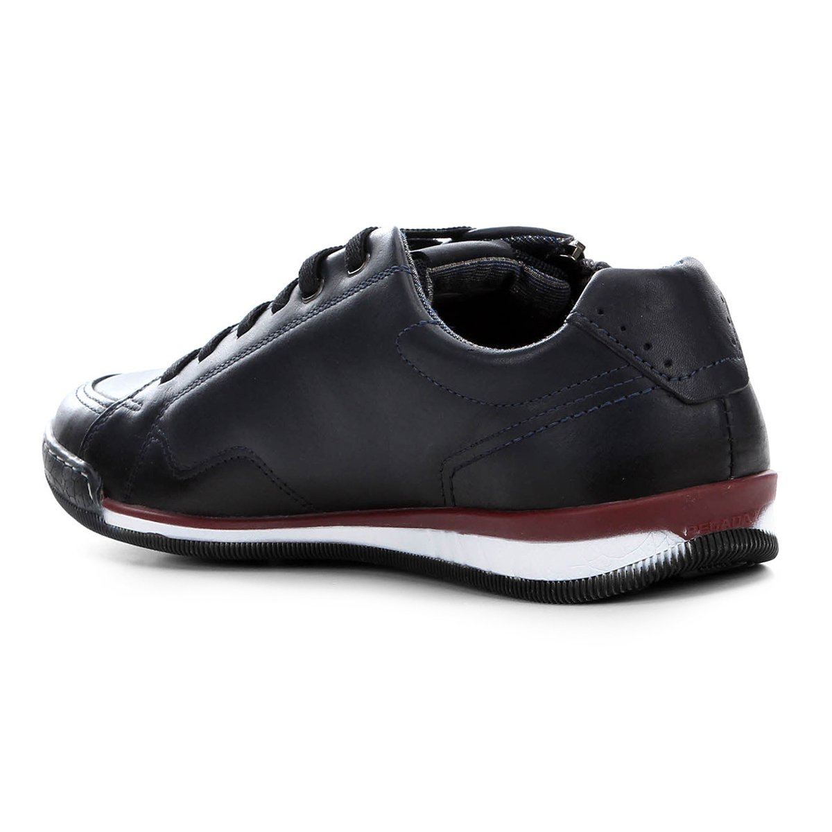 sapatenis de couro pegada